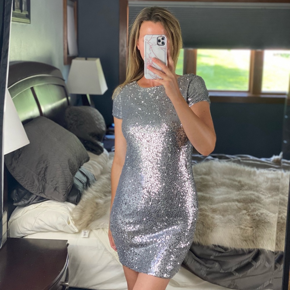 Alice + Olivia Silver Sequin Short Sleeve Dress, 6